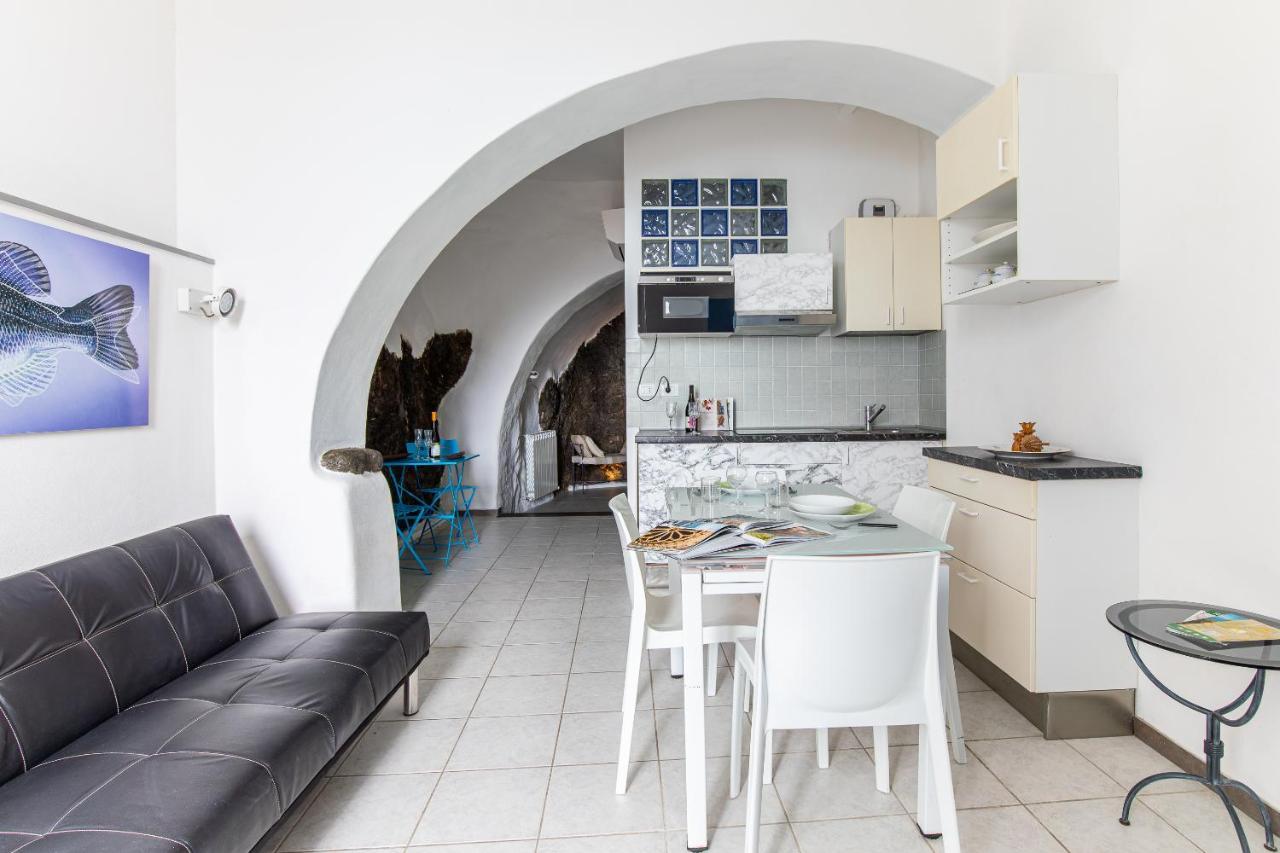 Pepita Apartment , Big Window To The Sea มานารอลา ภายนอก รูปภาพ