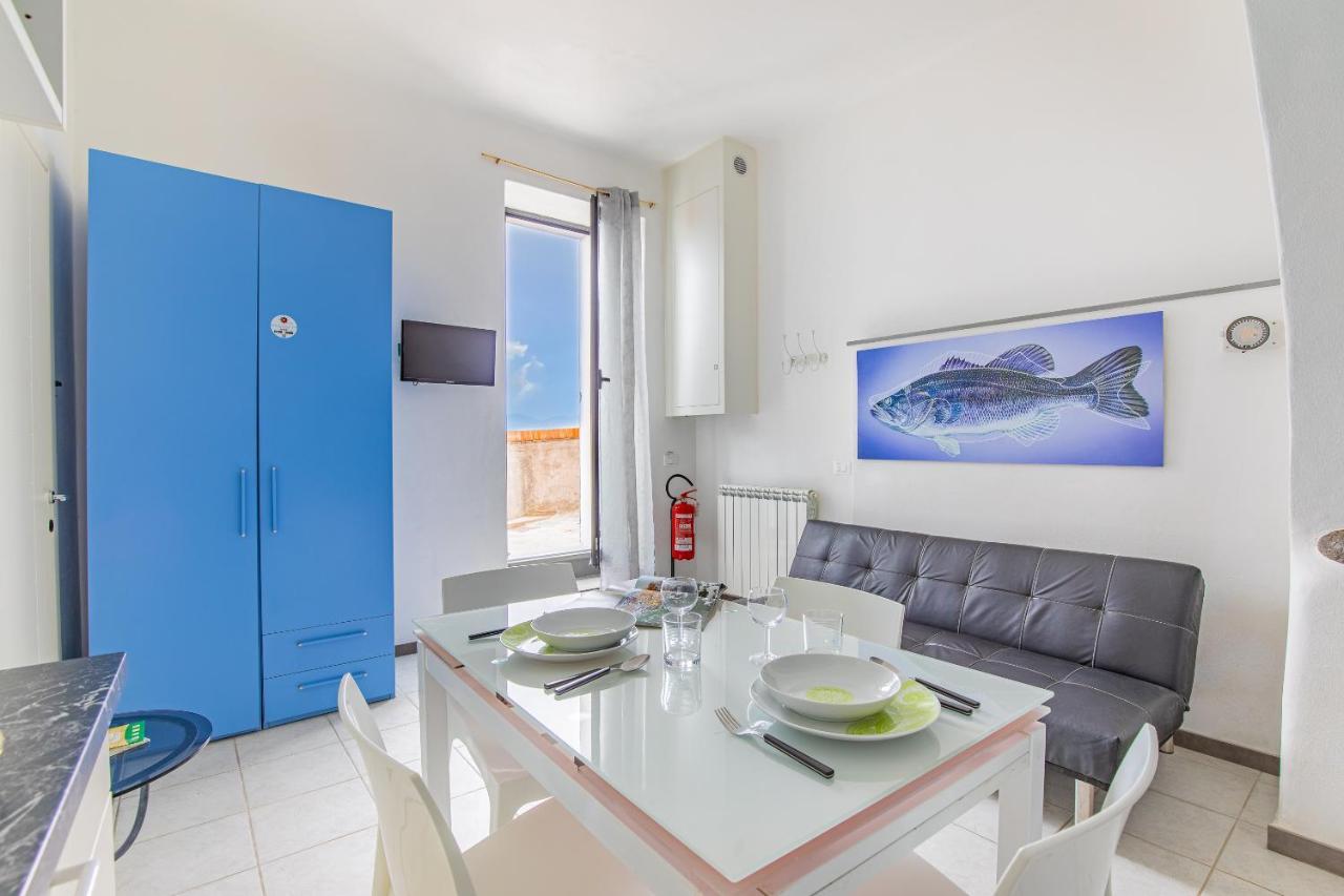 Pepita Apartment , Big Window To The Sea มานารอลา ภายนอก รูปภาพ