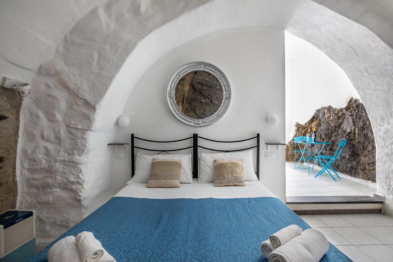 Pepita Apartment , Big Window To The Sea มานารอลา ภายนอก รูปภาพ