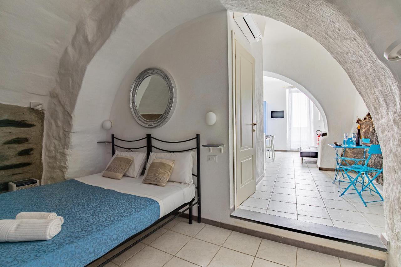 Pepita Apartment , Big Window To The Sea มานารอลา ภายนอก รูปภาพ